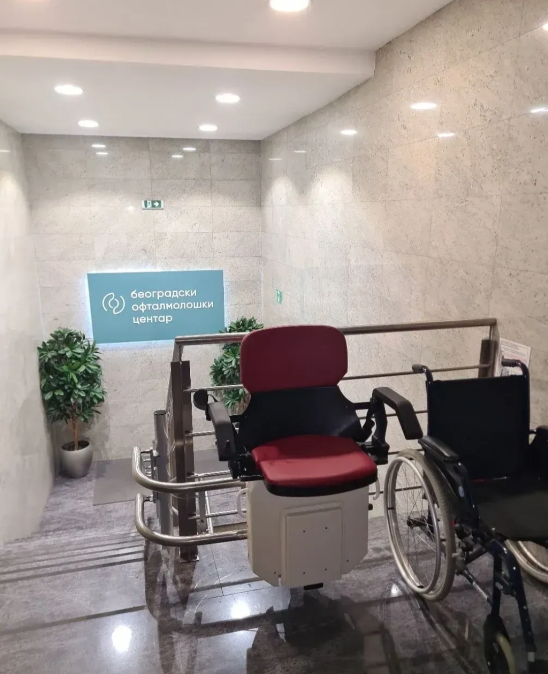 Lift stolica za krivolinijsko stepenište - stepenišni lift po meri